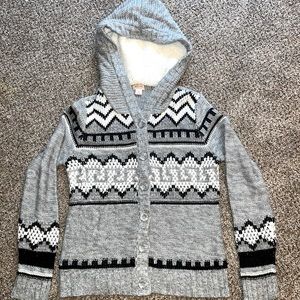 Womens Large faux fur button up sweater with beautiful design!